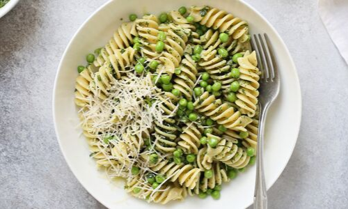 Rocket Pesto With Wholemeal Pasta, Peas & Parmesan